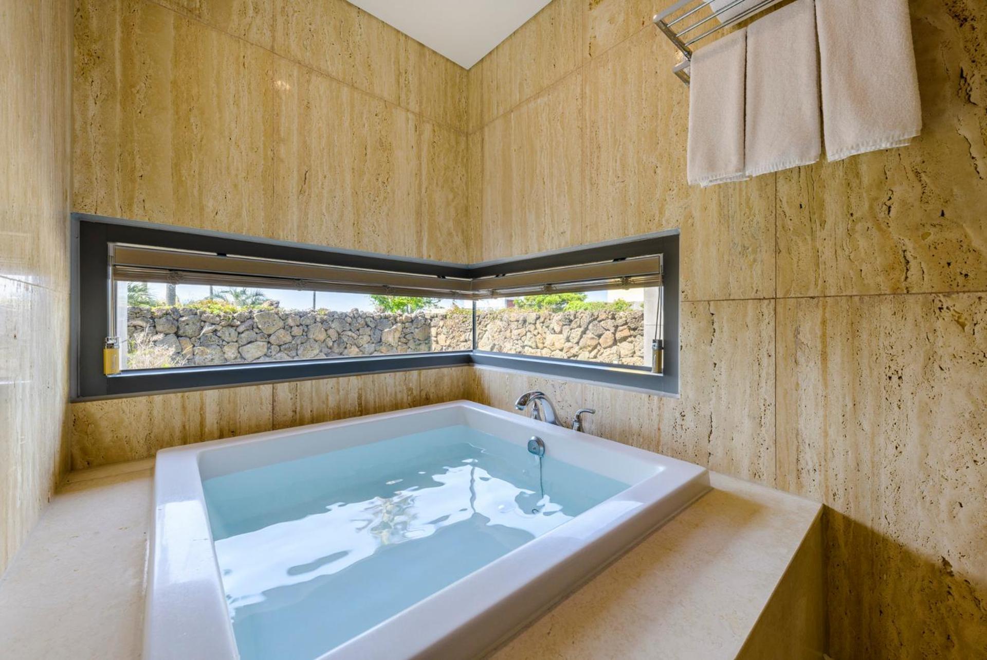 Stanford Hotel & Resort Jeju Exteriör bild